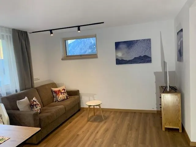 Haus Bergfrieden 아파트 *