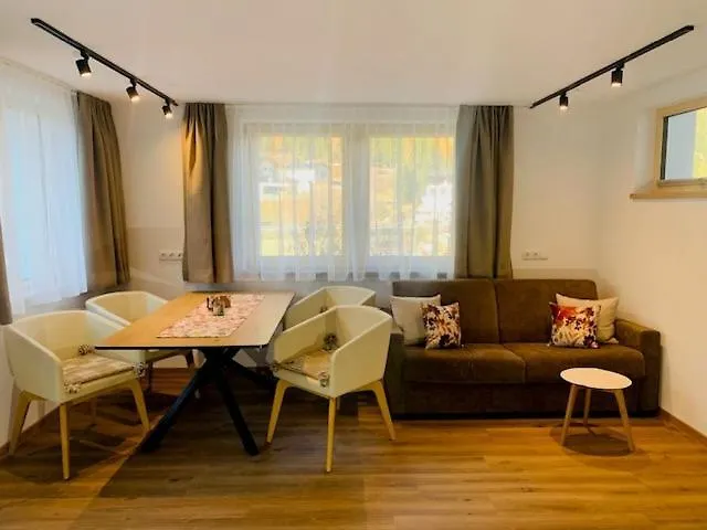 Haus Bergfrieden 아파트 *